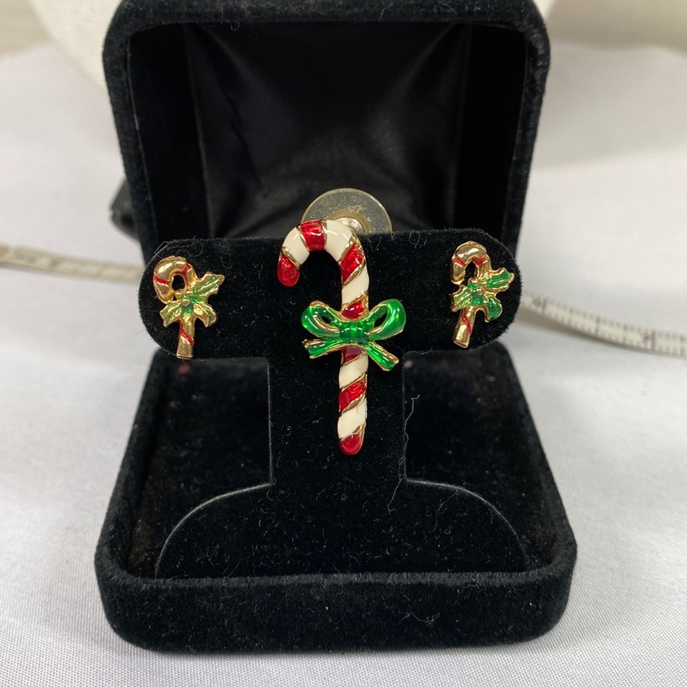 Christmas bundle set of three pins and earrings